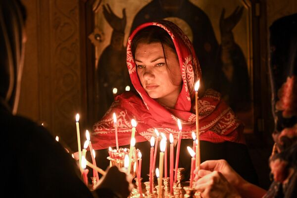 Пасхальное богослужение в Кафедральном соборе св. Жен-Мироносиц в Баку Пасхальное богослужение в Кафедральном соборе св. Жен-Мироносиц в Баку - Sputnik Азербайджан