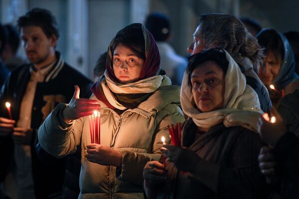 Пасхальное богослужение в Кафедральном соборе св. Жен-Мироносиц в Баку Пасхальное богослужение в Кафедральном соборе св. Жен-Мироносиц в Баку - Sputnik Азербайджан