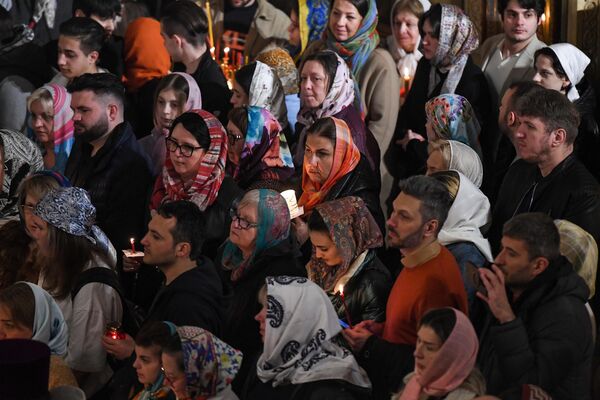 Пасхальное богослужение в Кафедральном соборе св. Жен-Мироносиц в Баку Пасхальное богослужение в Кафедральном соборе св. Жен-Мироносиц в Баку - Sputnik Азербайджан