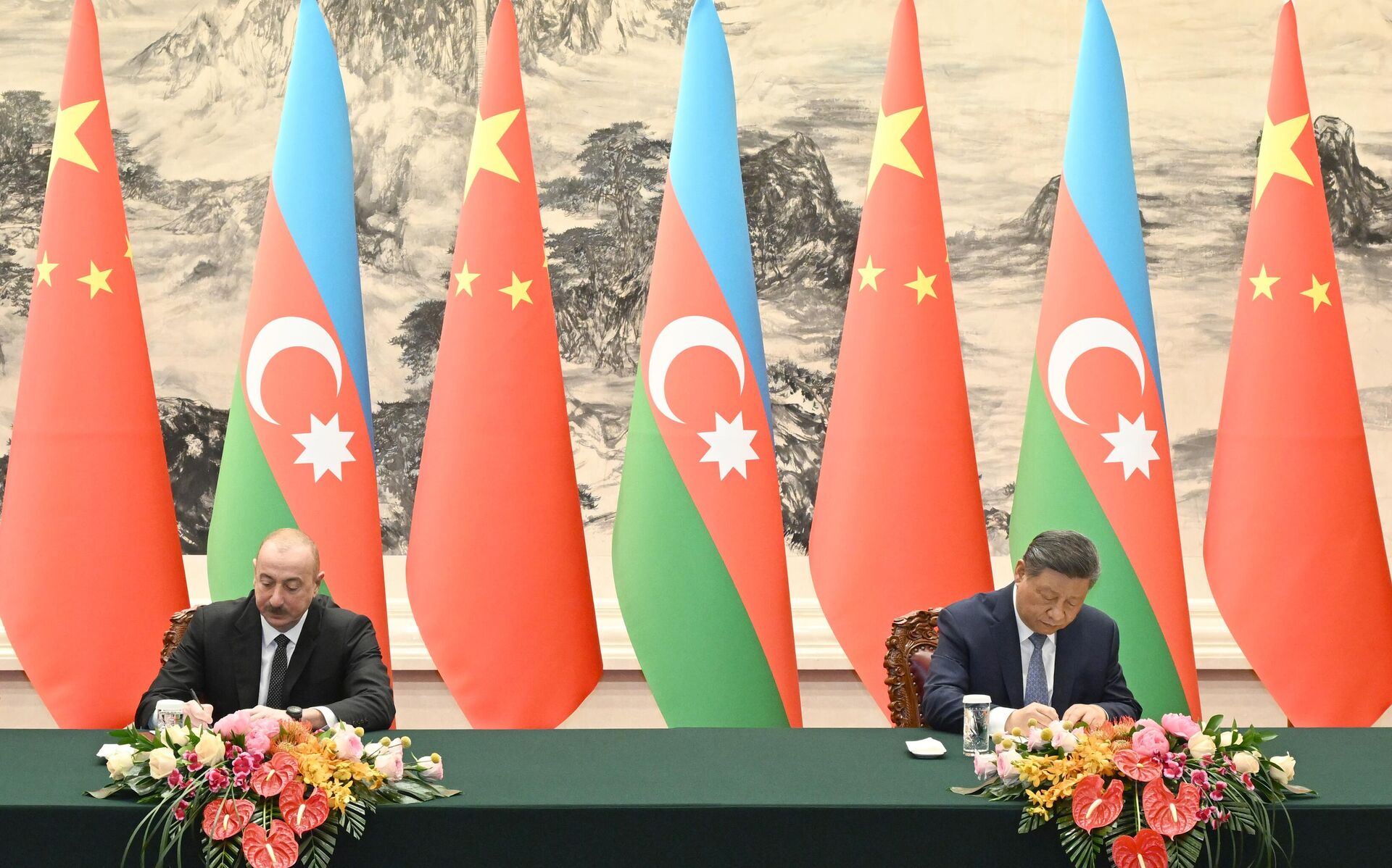 Pekində Azərbaycan-Çin sənədləri imzalanıb
Pekində Azərbaycan-Çin sənədləri imzalanıb
- Sputnik Азербайджан, 1920, 23.04.2025