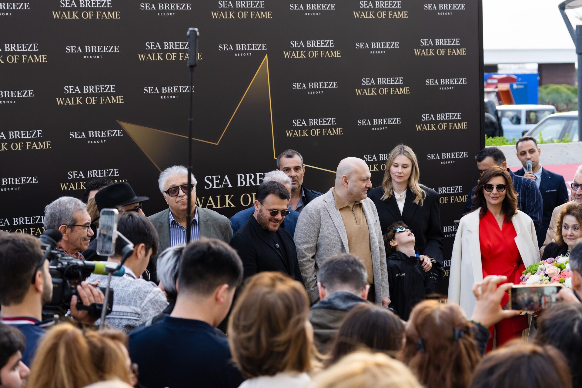 На Walk of Fame в Баку появилась именная звезда Рустама Ибрагимбекова - Sputnik Азербайджан, 1920, 22.04.2025