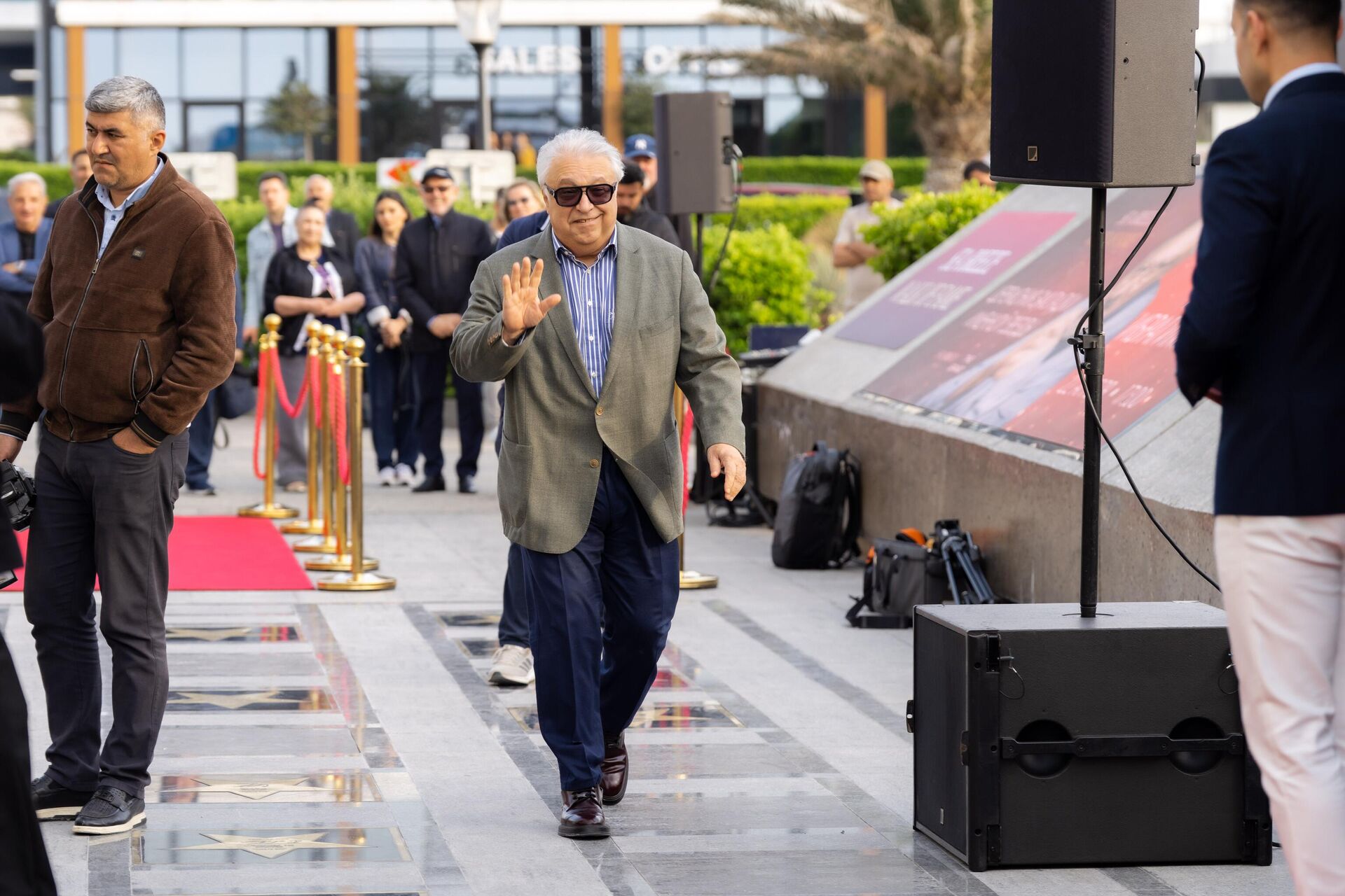 На Walk of Fame в Баку появилась именная звезда Рустама Ибрагимбекова - Sputnik Азербайджан, 1920, 22.04.2025