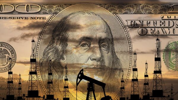 Нефтяная качалка на фоне купюры доллара - Sputnik Азербайджан