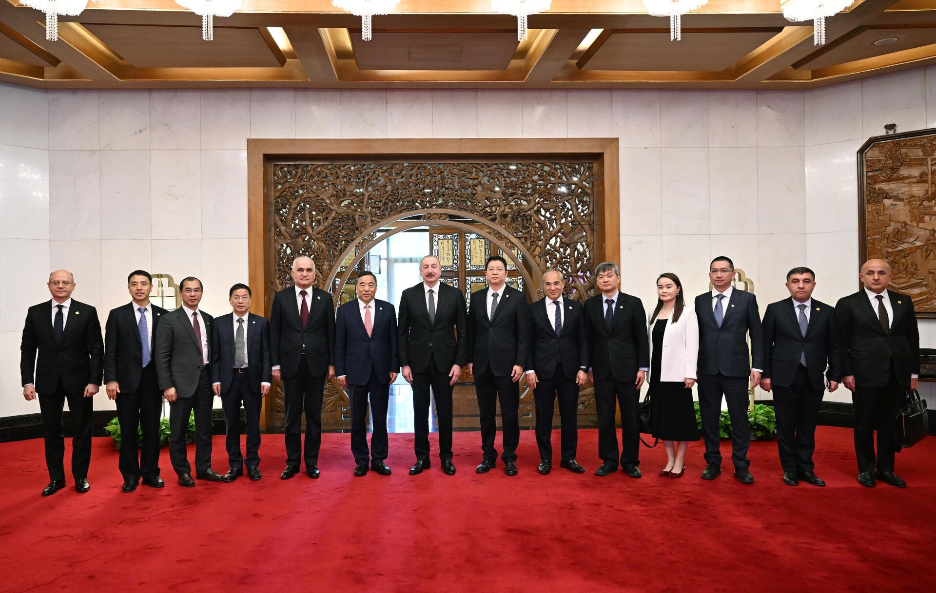 Президент Азербайджана встретился в Пекине с главой компании Energy China
Президент Азербайджана встретился в Пекине с главой компании Energy China
- Sputnik Азербайджан, 1920, 24.04.2025