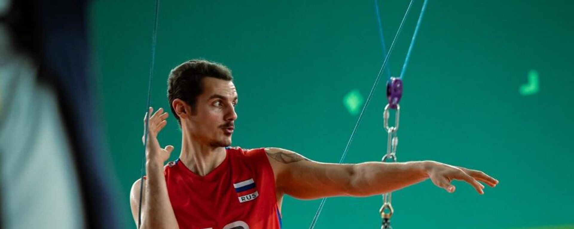 Азербайджанский актер Эмиль Гасанзаде снялся в российском фильме «Финал», премьера которого состоится 8 мая. - Sputnik Азербайджан, 1920, 02.05.2025
