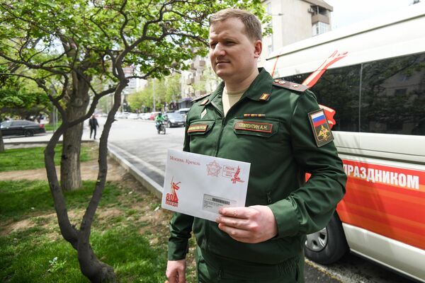 Сотрудники посольства России в АР и Русской общины Азербайджана посетили ветеранов ВОВ и передали им личные поздравления от президента РФ Владимира Путина. - Sputnik Азербайджан