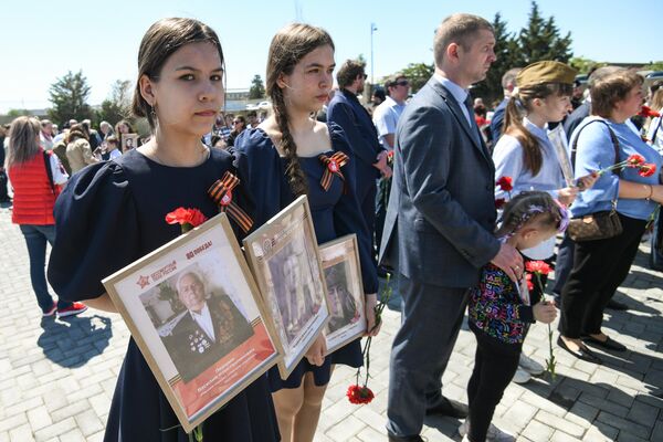 Мероприятие, посвященное 9 мая у мемориала &quot;Братские могилы&quot;. - Sputnik Азербайджан