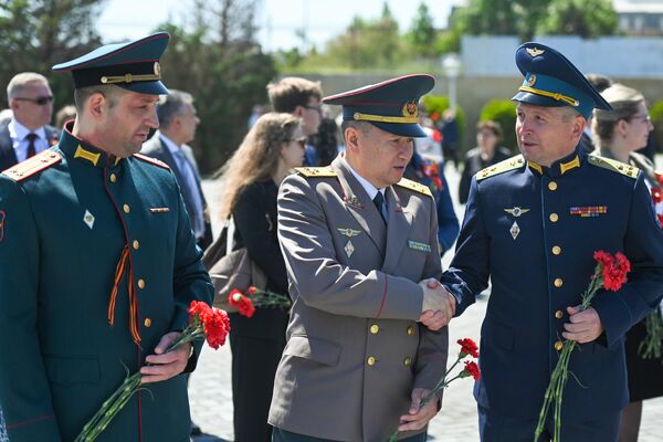 Мероприятие, посвященное 9 мая у мемориала &quot;Братские могилы&quot;. - Sputnik Азербайджан