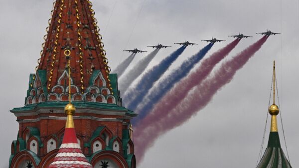 Штурмовики Су-25 на военном параде на Красной площади в Москве, посвященном 80-летию Победы в Великой Отечественной войне - Sputnik Азербайджан