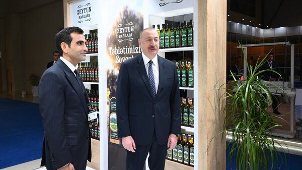 Президент Ильхам Алиев ознакомился с выставками InterFood Azerbaijan и Caspian Agro - Sputnik Азербайджан