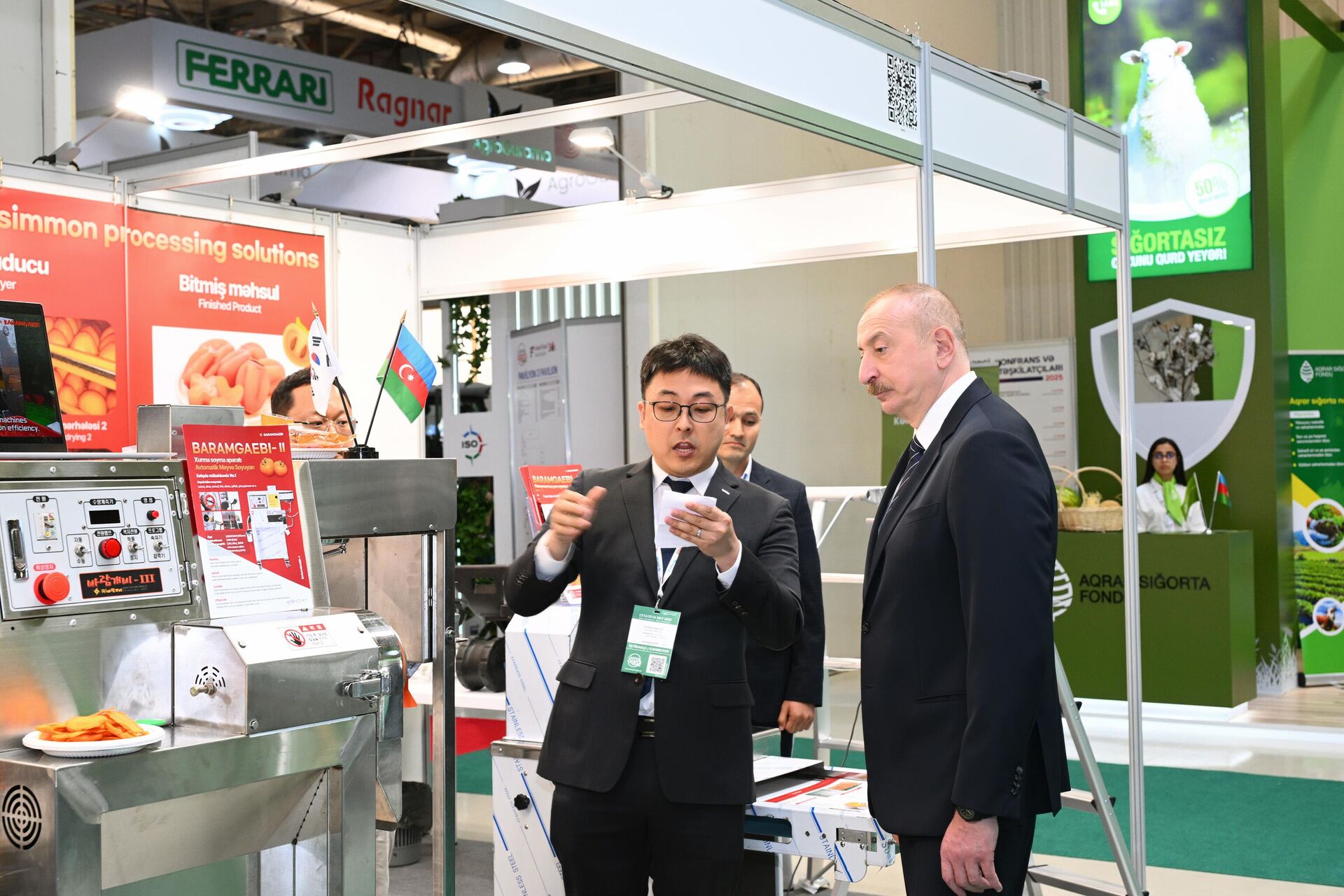 Президент Ильхам Алиев ознакомился с выставками InterFood Azerbaijan и Caspian Agro Президент Ильхам Алиев ознакомился с выставками InterFood Azerbaijan и Caspian Agro - Sputnik Азербайджан, 1920, 13.05.2025