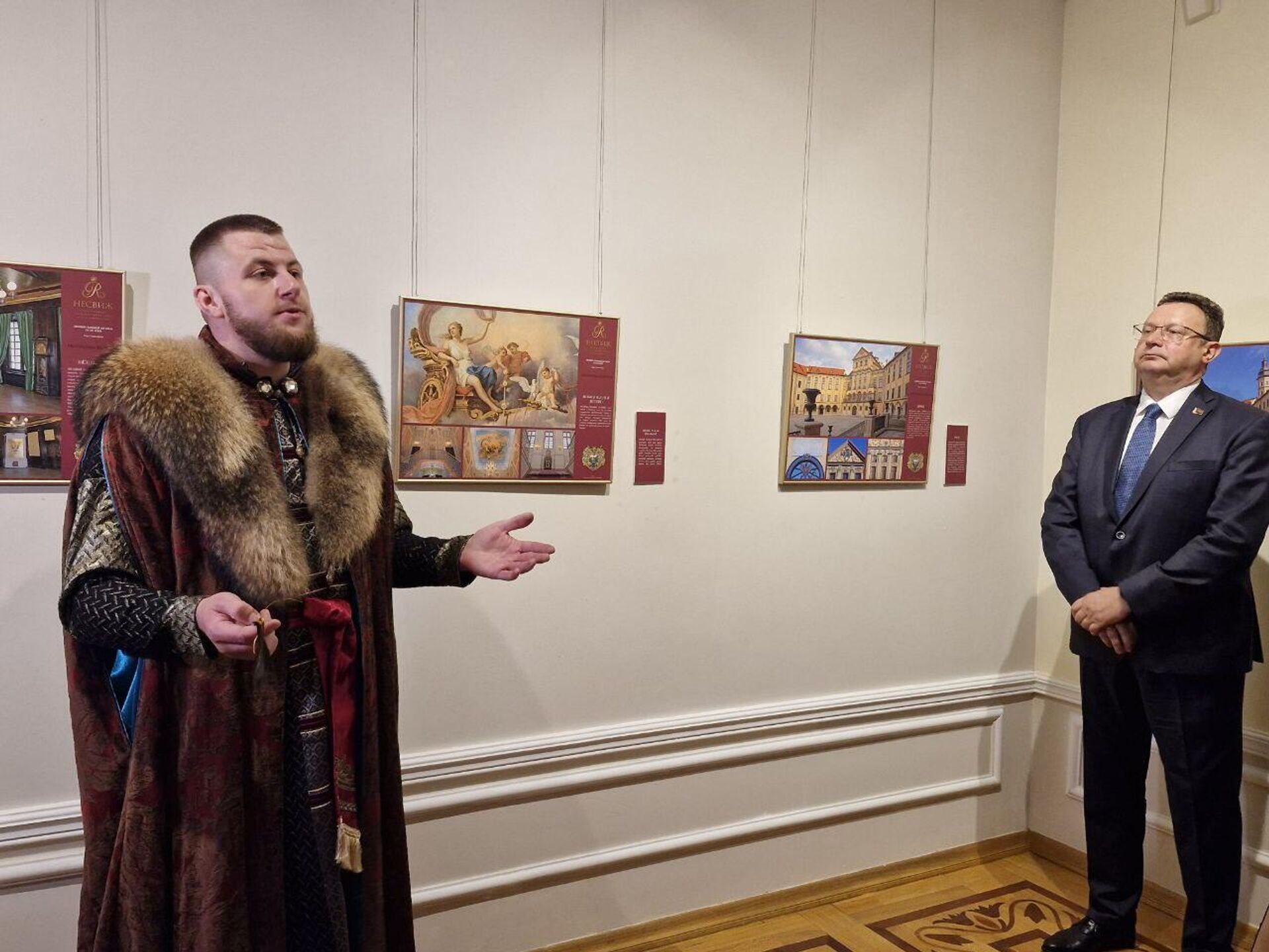 В Азербайджанском национальном музее искусств открылась выставка Национального историко-культурного музея-заповедника «Несвиж» Республики Беларусь под названием «Несвиж – наследие мировой культуры». В Азербайджанском национальном музее искусств открылась выставка Национального историко-культурного музея-заповедника «Несвиж» Республики Беларусь под названием «Несвиж – наследие мировой культуры». - Sputnik Азербайджан, 1920, 19.05.2025