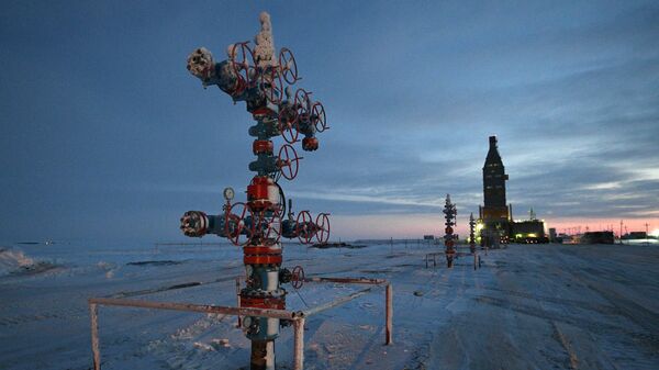 Фонтанная арматура на Салмановском (Утреннее) нефтегазоконденсатном месторождении, фото из архива - Sputnik Азербайджан