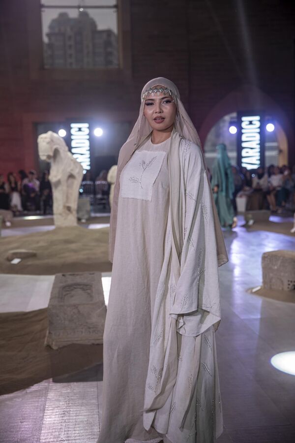 В Баку прошел один из самых ожидаемых модных событий года -18-й сезон Azerbaijan Fashion Week. - Sputnik Азербайджан
