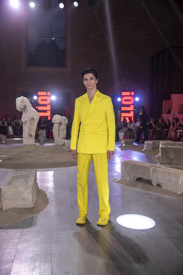 В Баку прошел один из самых ожидаемых модных событий года -18-й сезон Azerbaijan Fashion Week. - Sputnik Азербайджан