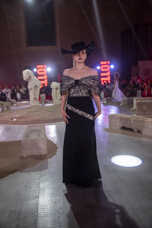 В Баку прошел один из самых ожидаемых модных событий года -18-й сезон Azerbaijan Fashion Week. - Sputnik Азербайджан