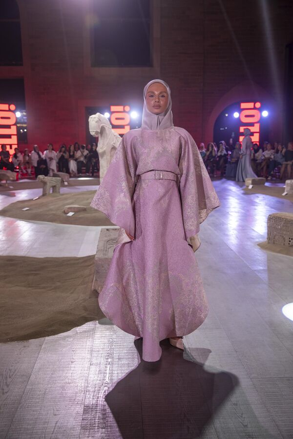 В Баку прошел один из самых ожидаемых модных событий года -18-й сезон Azerbaijan Fashion Week. - Sputnik Азербайджан