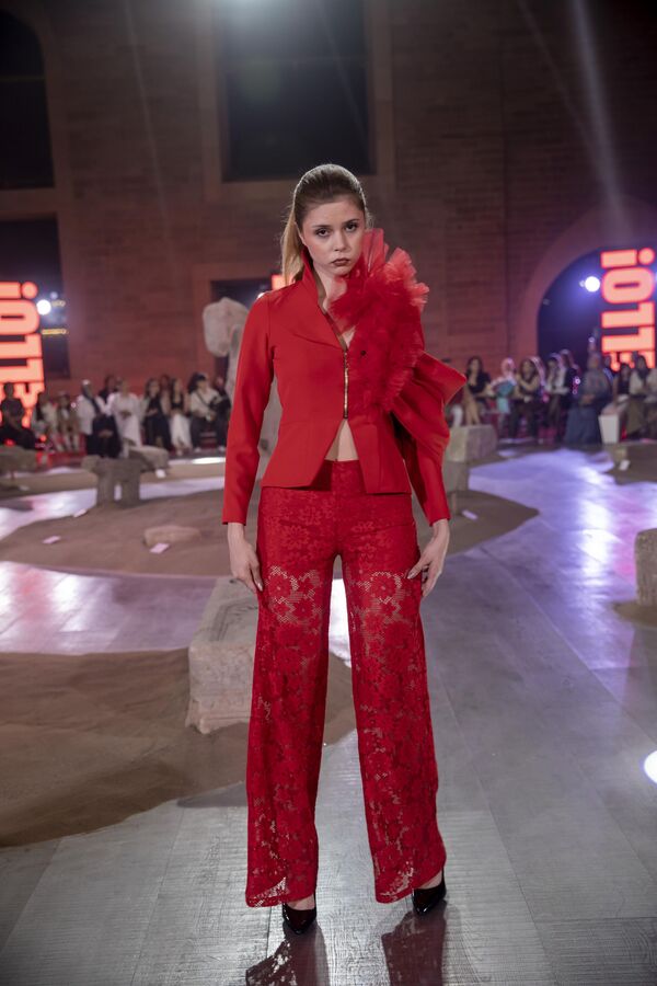 В Баку прошел один из самых ожидаемых модных событий года -18-й сезон Azerbaijan Fashion Week. - Sputnik Азербайджан