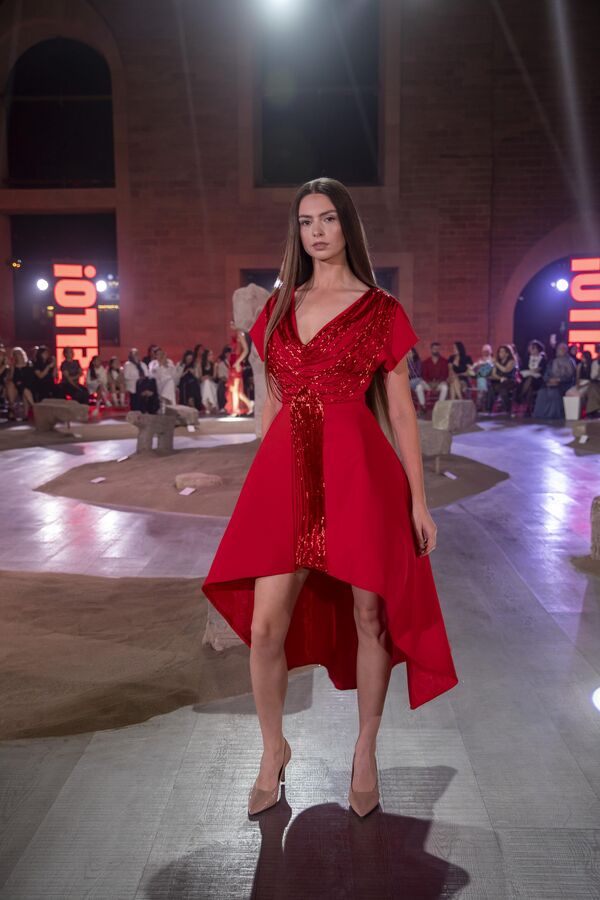 В Баку прошел один из самых ожидаемых модных событий года -18-й сезон Azerbaijan Fashion Week. - Sputnik Азербайджан