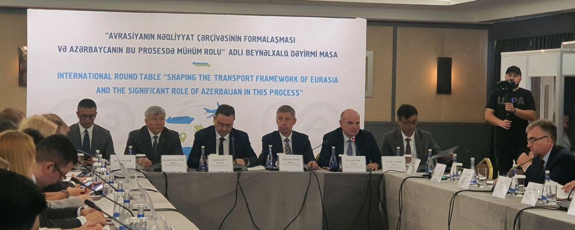 Международный круглый стол «Формирование транспортного каркаса Евразии и значимая роль Азербайджана в этом процессе». - Sputnik Азербайджан, 1920, 27.05.2025