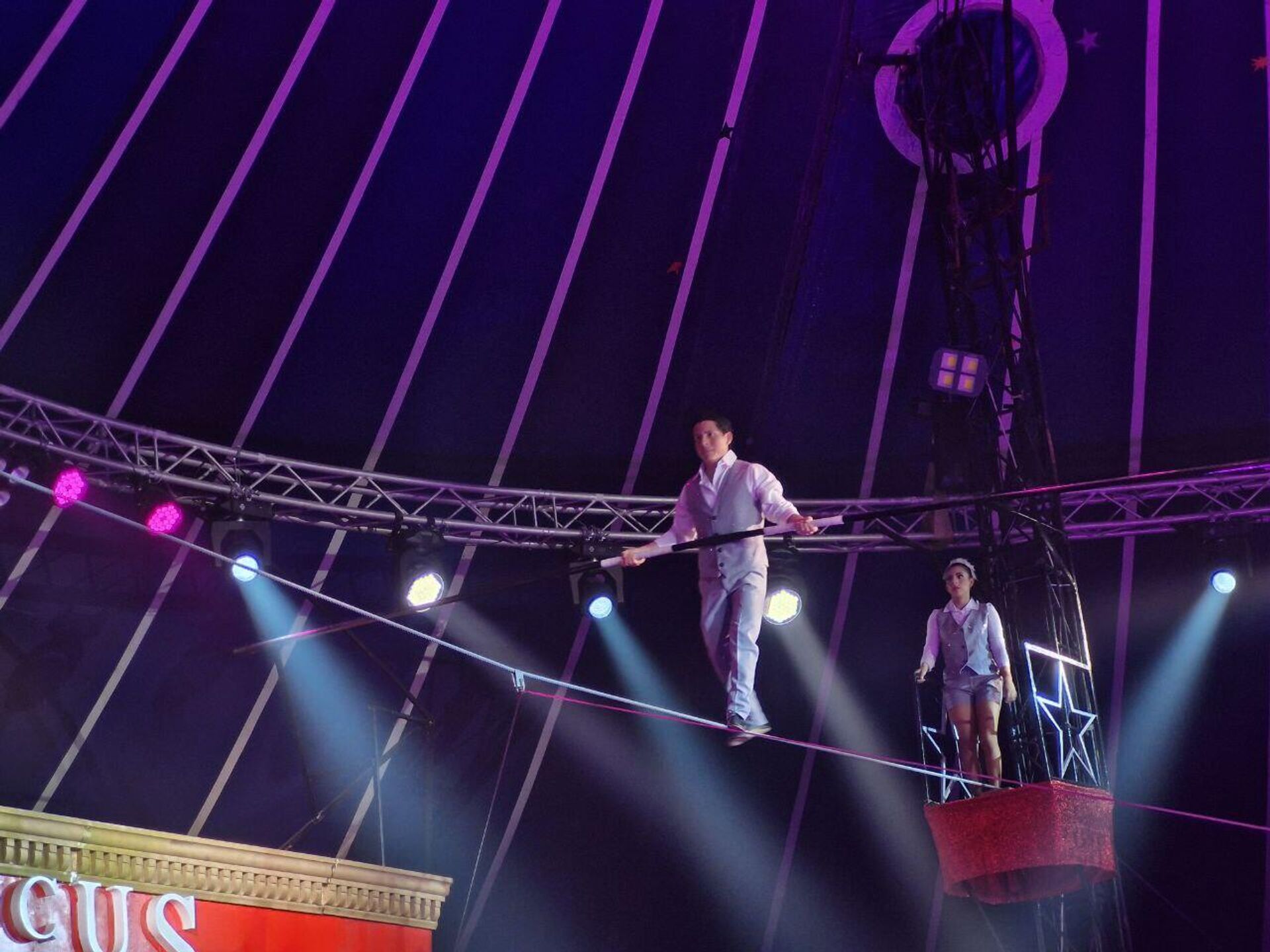 На арене Circus Sea Breeze стартовало новое международное шоу — Аквацирк с тиграми На арене Circus Sea Breeze стартовало новое международное шоу — Аквацирк с тиграми - Sputnik Азербайджан, 1920, 30.05.2025
