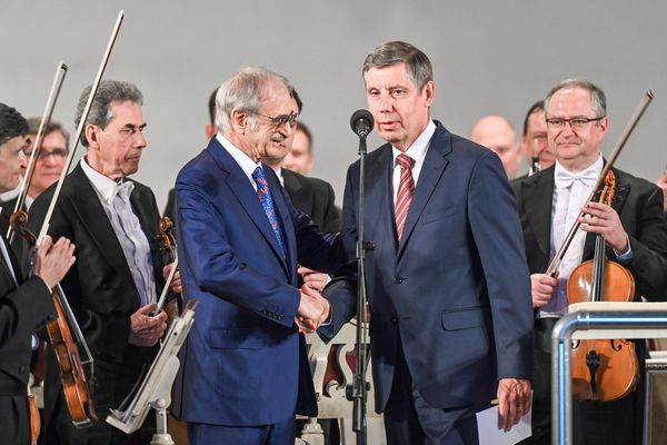 Большой симфонический оркестр им. Чайковского выступил с бесплатным концертом на сцене Азербайджанской академической государственной филармонии - Sputnik Азербайджан