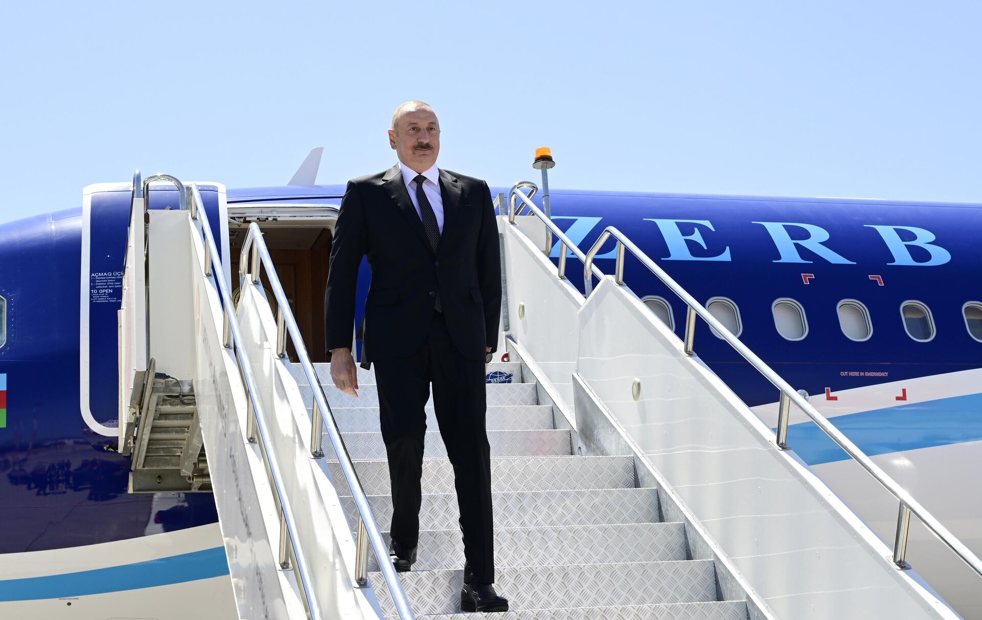 Президент Ильхам Алиев прибыл с рабочим визитом в Турцию
 - Sputnik Азербайджан, 1920, 19.06.2025