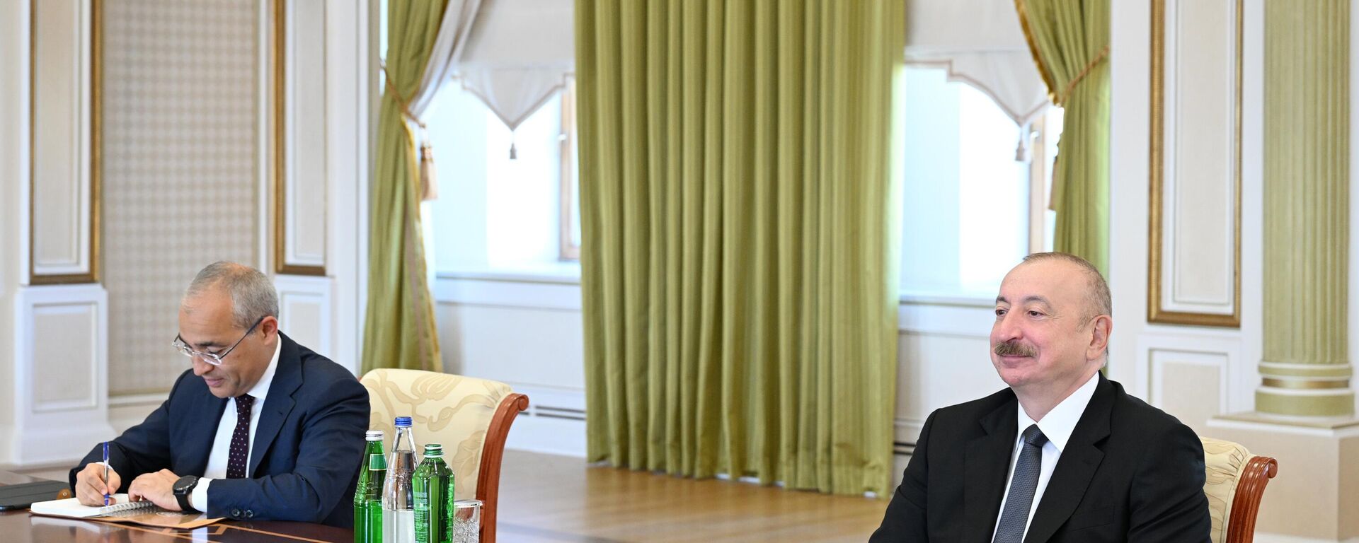 Президент Ильхам Алиев принял министра инвестиций, промышленности и торговли Узбекистана
Президент Ильхам Алиев принял министра инвестиций, промышленности и торговли Узбекистана
- Sputnik Азербайджан, 1920, 20.06.2025