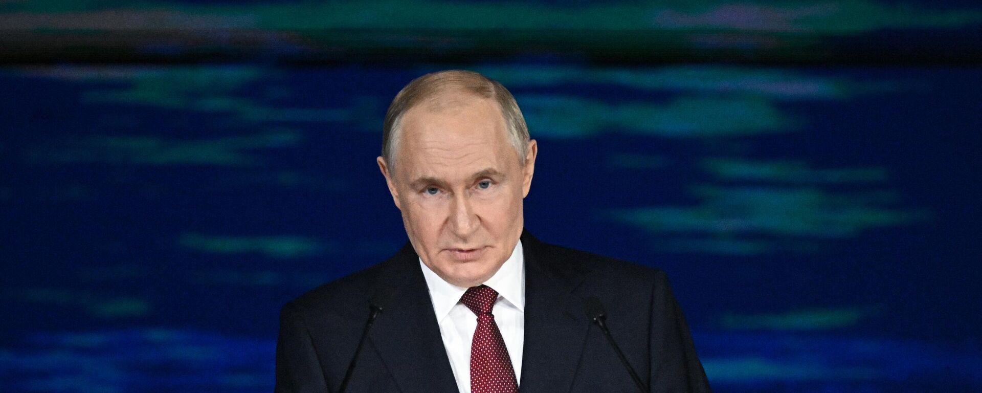 Президент РФ Владимир Путин на пленарном заседании XXVIII Петербургского международного экономического форума - Sputnik Азербайджан, 1920, 23.06.2025