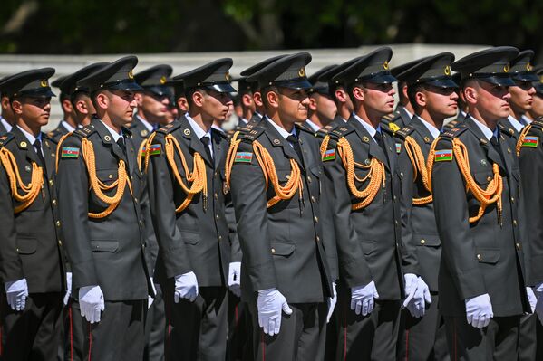 Шествия военнослужащих в сопровождении военных оркестров в Баку - Sputnik Азербайджан