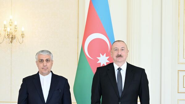 Президент Ильхам Алиев принял верительные грамоты новоназначенного посла Ирана в Азербайджане - Sputnik Азербайджан