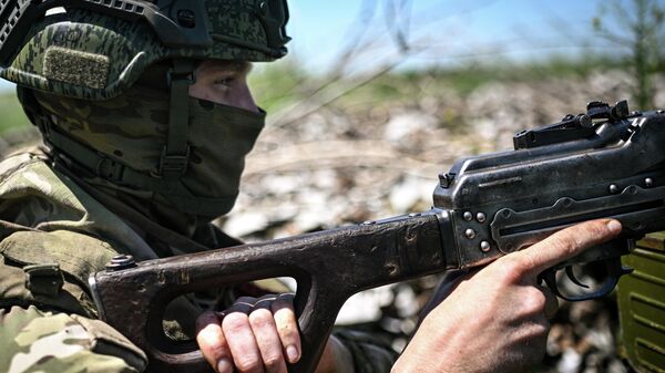 Военнослужащие 40-й бригады морской пехоты группировки войск Восток на направлении Гуляйполе в зоне СВО - Sputnik Азербайджан