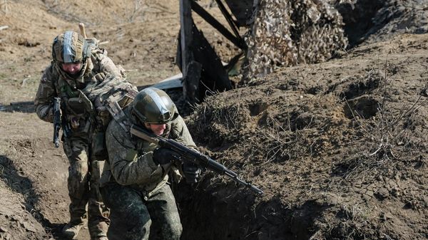Учения штурмовых подразделений группировки войск Днепр - Sputnik Азербайджан