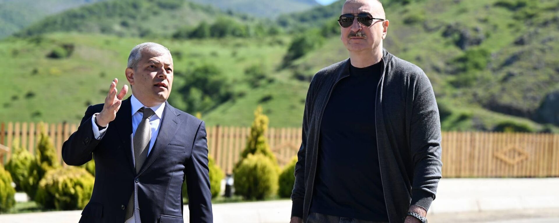 Президент Азербайджана Ильхам Алиев провел встречу с жителями села Бёюк Галадереси Шушинского района - Sputnik Азербайджан, 1920, 28.05.2026
