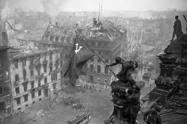 Великая Отечественная война 1941-1945 года. Штурм Берлина - завершающая часть Берлинской наступательной операции, в ходе которой Красная армия завладела столицей нацистской Германии. - Sputnik Азербайджан