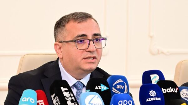Министр сельского хозяйства Азербайджана Заур Алиев - Sputnik Азербайджан
