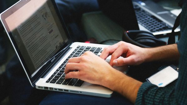 Пользователь за работой - Sputnik Азербайджан