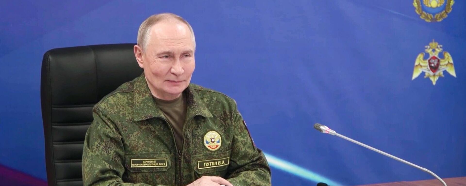 Президент Владимир Путин посетил вспомогательный пункт управления Объединенной группировки войск - Sputnik Азербайджан, 1920, 23.06.2026