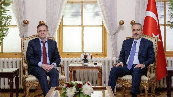 Встреча помощника президента России В. Мединского и главы МИД Турции Х. Фидана - Sputnik Азербайджан