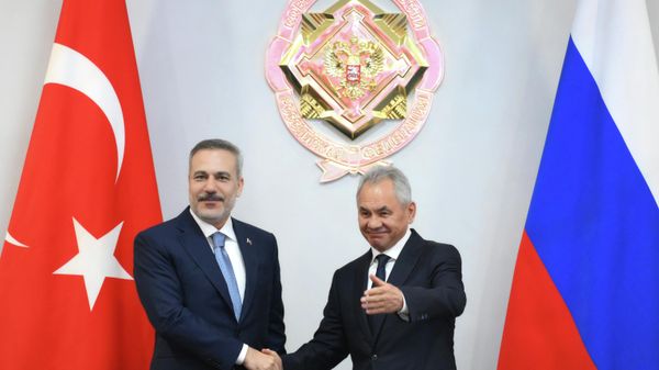 Встреча секретаря Совбеза РФ Сергея Шойгу с министром иностранных дел Турции Хаканом Фиданом - Sputnik Азербайджан