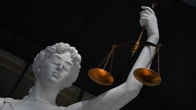 Статуя богини правосудия