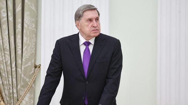 Помощник президента РФ Юрий Ушаков перед началом встречи президента РФ и министра иностранных дел КНДР (4 ноября 2024). Москвa - Sputnik Азербайджан