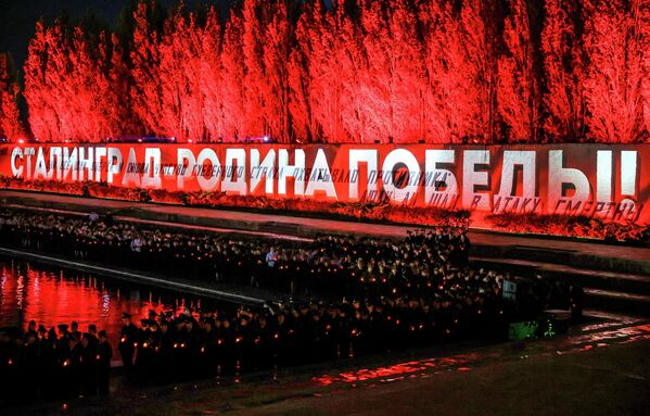Военно-патриотическая акция Завтра была война на Мамаевом кургане в Волгограде - Sputnik Азербайджан