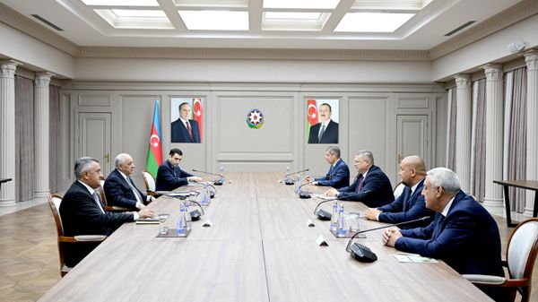 Премьер-министр Азербайджана Али Асадов встретился с вице-губернатором - председателем правительства Астраханской области. - Sputnik Азербайджан