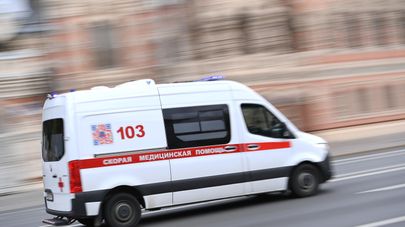 Машина скорой помощи на одной из улиц Москвы