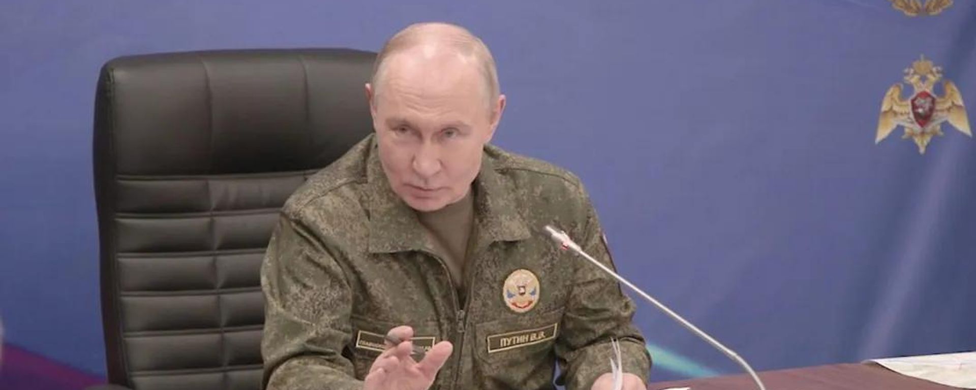 Президент РФ Владимир Путин на совещании с военными. - Sputnik Азербайджан, 1920, 04.07.2026