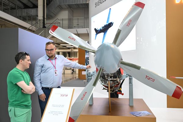 Двигатель ВК-800 с винтом АВ-410П производства Уральского завода гражданской авиации. - Sputnik Азербайджан