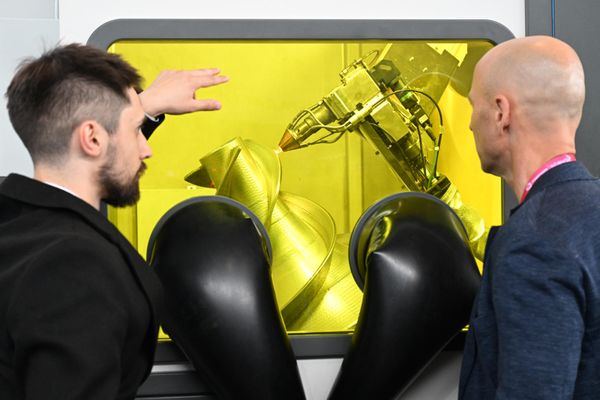 Технология 3D-печати металлических изделий "прямое лазерное выращивание". - Sputnik Азербайджан