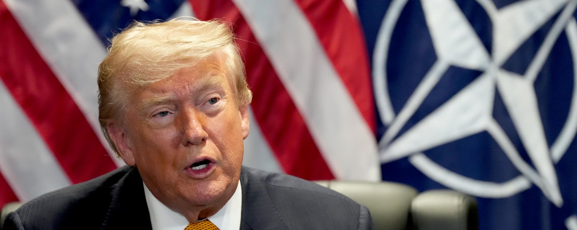 Президент США Дональд Трамп на встрече с генсеком НАТО Марком Рютте - Sputnik Азербайджан, 1920, 16.07.2026