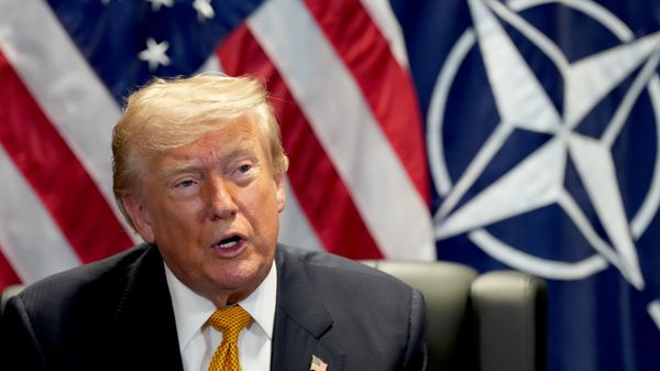 Президент США Дональд Трамп на встрече с генсеком НАТО Марком Рютте - Sputnik Азербайджан